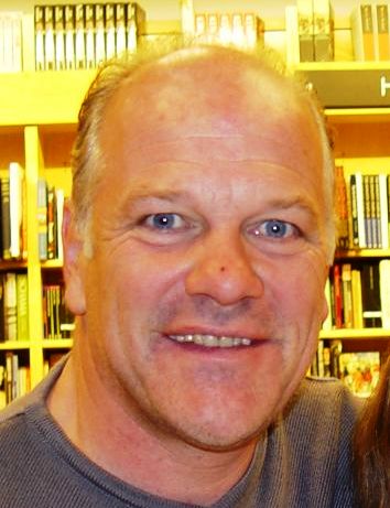 Andy Gray (footballer born 1955) photo