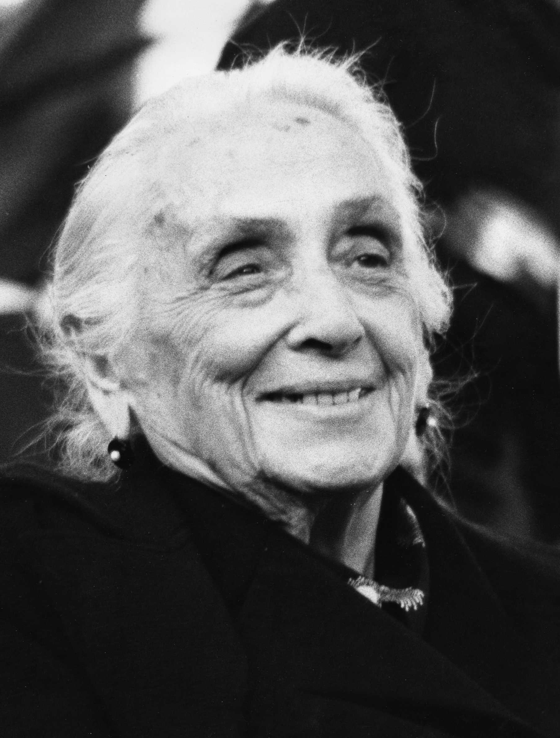 Dolores Ibárruri photo