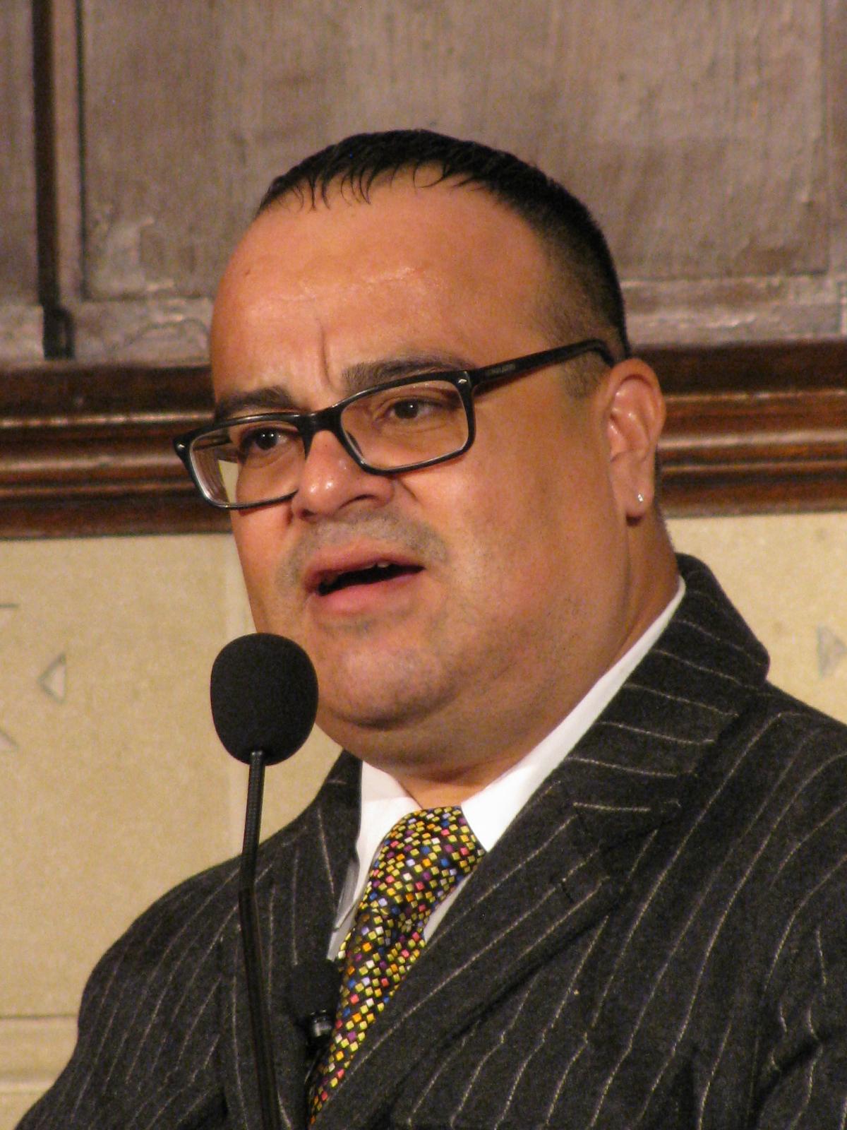 Rigoberto González photo
